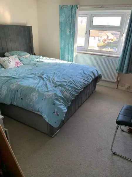 2 Double Bedroom House Needs Minor Decorating Large Garden