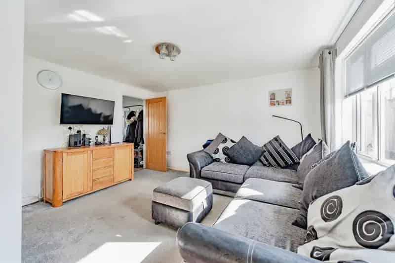 3 Bedroom Family Home with Garden Office and Driveway Parking