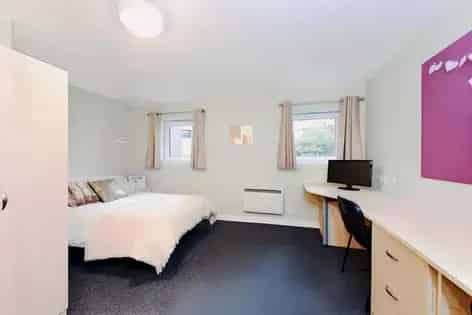 95m2 Aberdeen Studio Flat Own Kitchen Bathroom