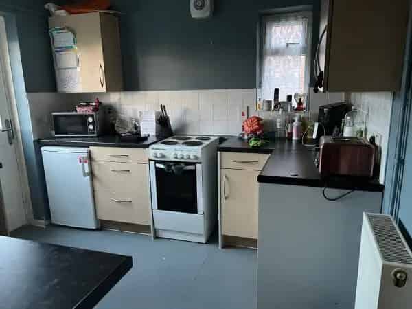 2 Double Bedroom House Driveway Garden