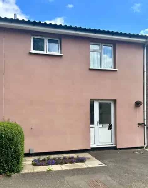 3 Bed Terrace House New Boiler Double Glazed