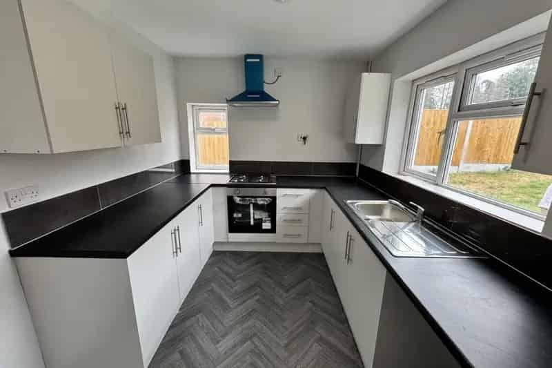 4 Bedroom House Near Russell's Hall Hospital - Zero Deposit Guarantee