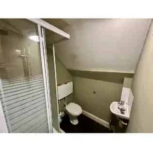 1 Room Studio Flat 30m² London Top Floor Bills Included