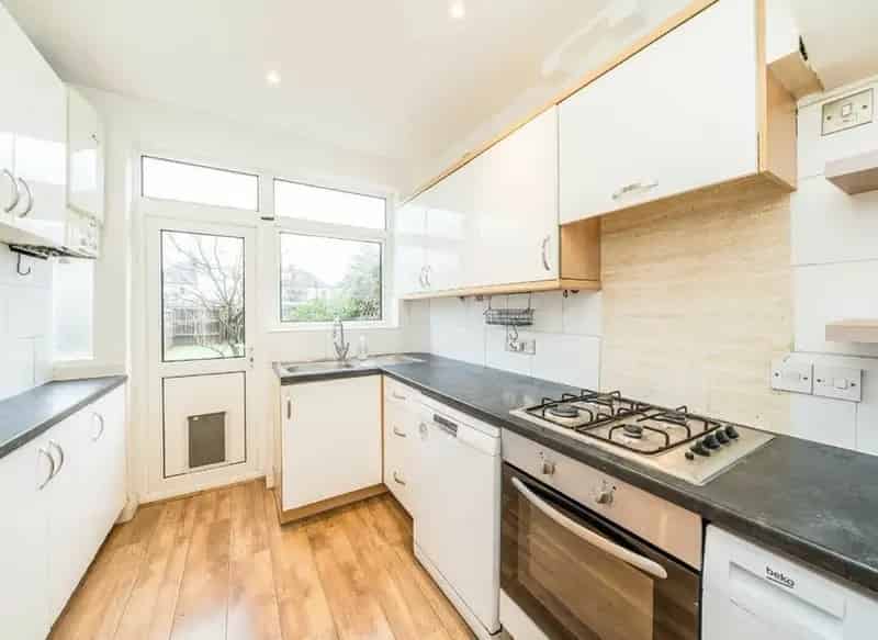 Four Bedroom Family Home with Garden and Parking
