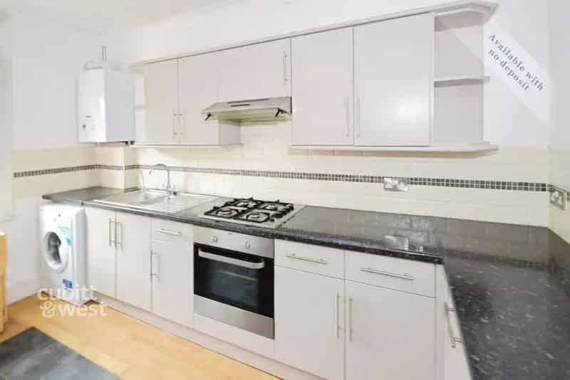 2 Bedroom Flat to Rent Coombe Road Newly Decorated
