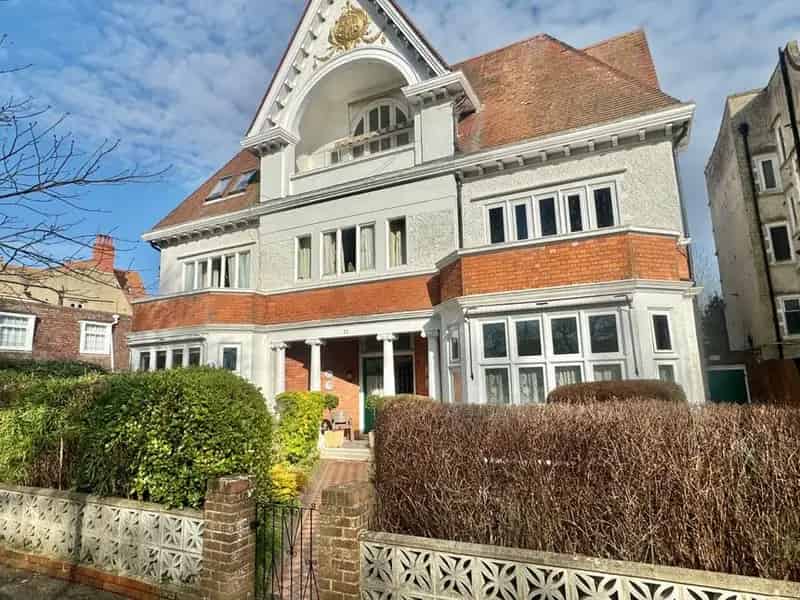 2 Bedroom Flat for Sale Folkestone Kent CT20