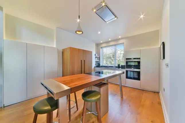 Flat for sale in Manchester Road, London E14