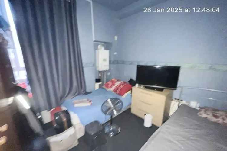 3 Bedroom Flat for Sale in Popular South Side Location