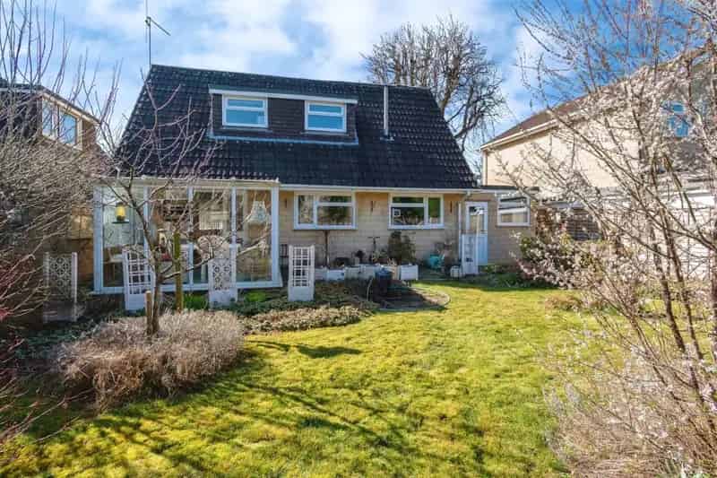 Four Bedroom Detached House Chippenham Queens Crescent