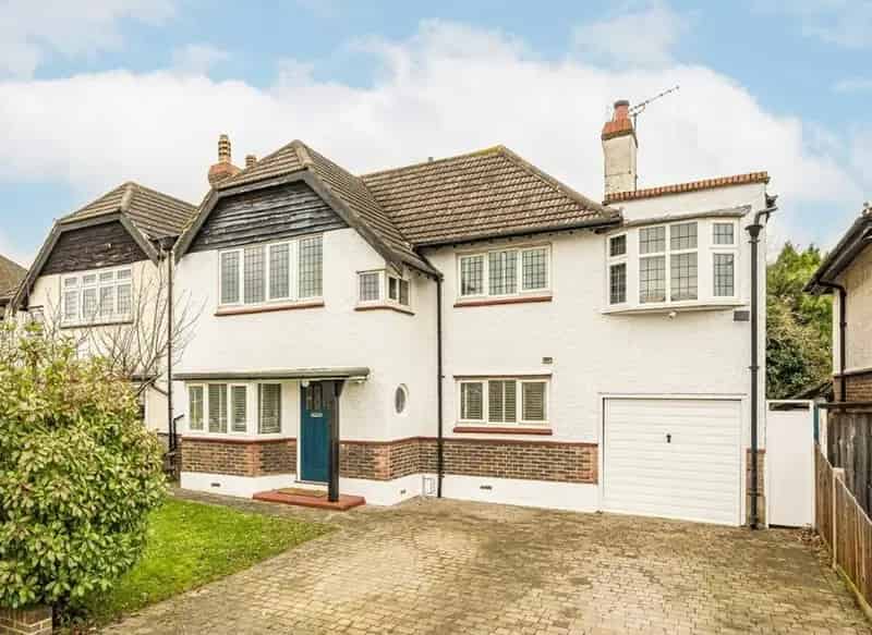 Four Bedroom Family Home Near Berrylands Station Surbiton