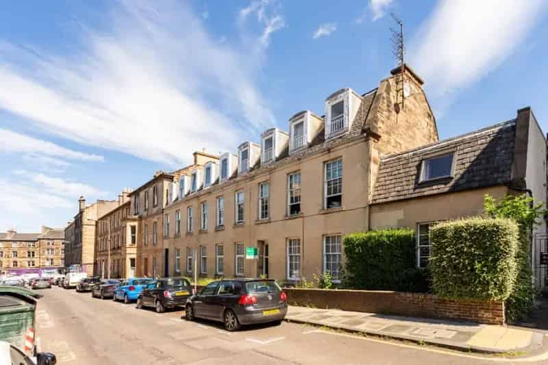 3 Bedroom Flat House to Rent