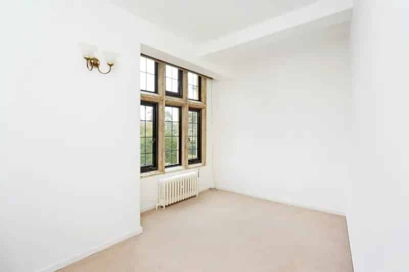 3 Bedroom Flat to Rent in Listed Mansion House