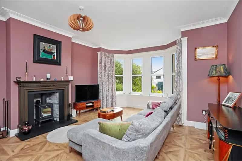 3 Bed Flat Murrayfield Upper Villa with Parking