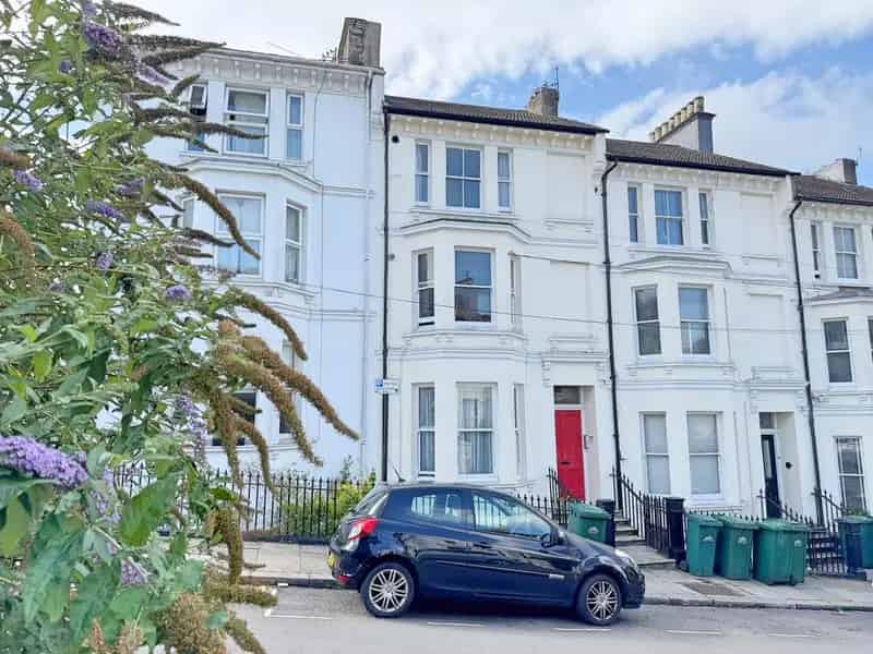 1 Bedroom Apartment for Sale Near Preston Park
