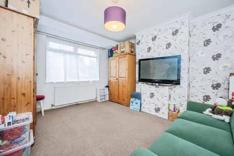 3 Bedroom Semi-Detached House for Sale Kempston