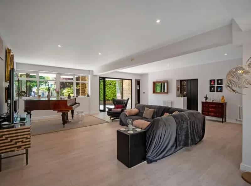 Stunning 1930s Cotswold Family Home in Maidenhead