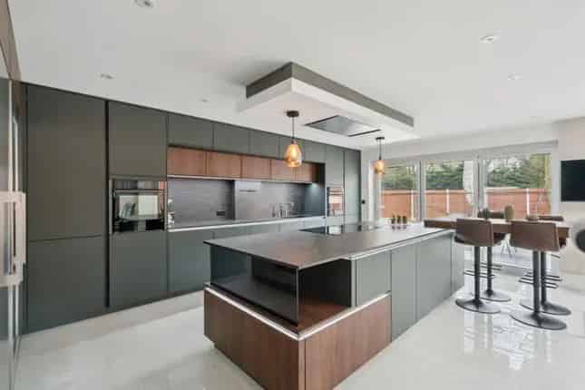 7 Bedroom Detached House Harefield Uxbridge