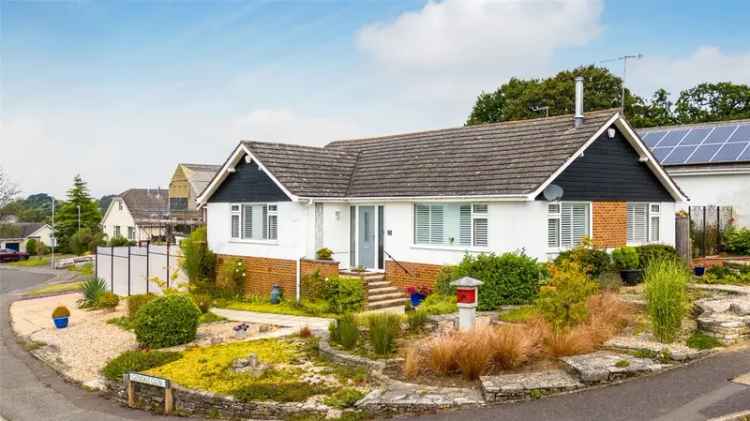 2 Bedroom Bungalow in Wimborne - Detached Garage & Driveway