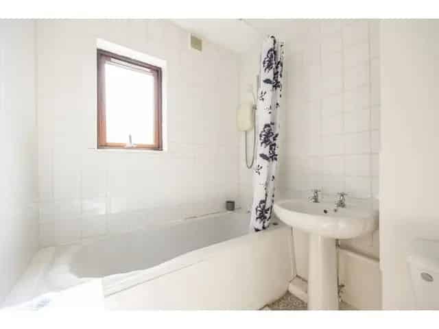 1 Bedroom Flat for Sale in Shore