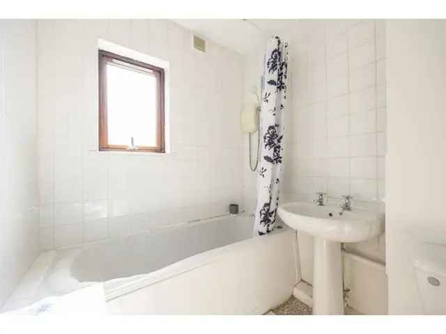 1 Bedroom Flat for Sale in Shore