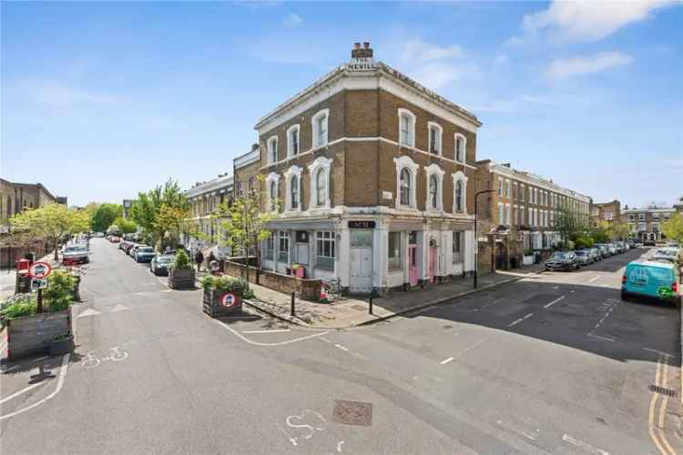 4 bedroom house in London