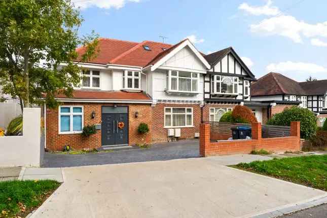 5 Bedroom Semi-Detached House for Sale in London SW15