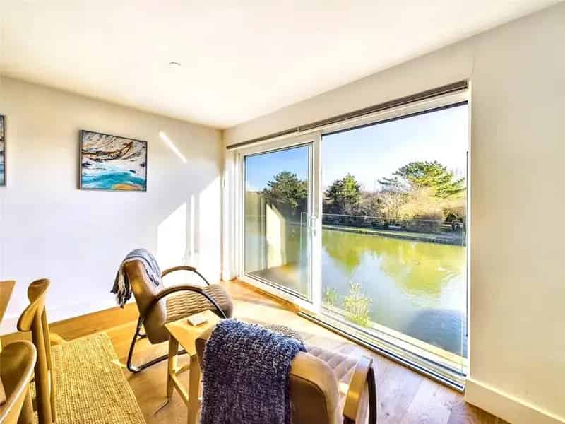 3 Bedroom Maisonette for Sale