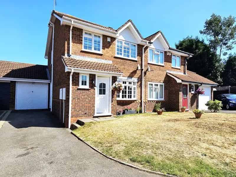 3 Bedroom Semi-Detached House For Sale