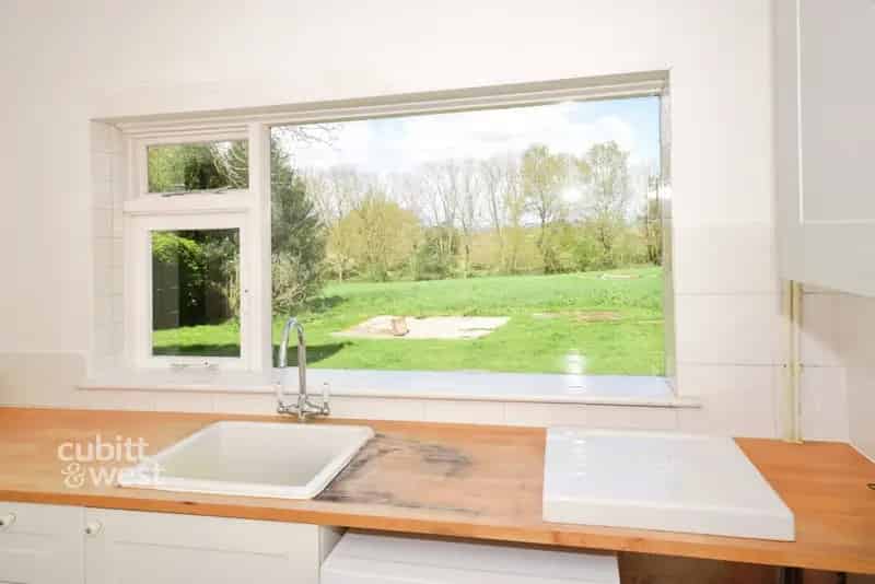 2 Bedroom Semi Detached House to Rent 6 Month Let