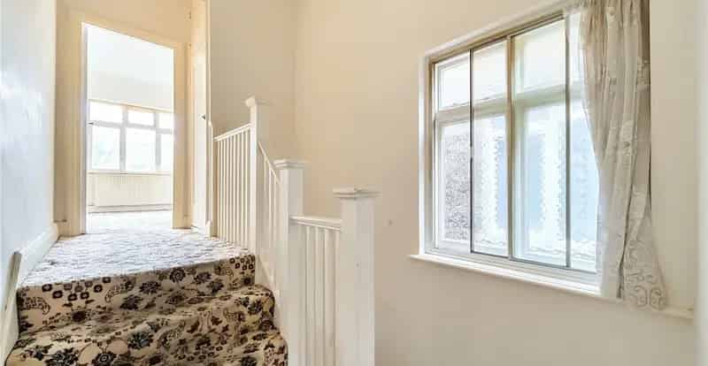 2 Bedroom Maisonette For Sale - Modernisation Needed
