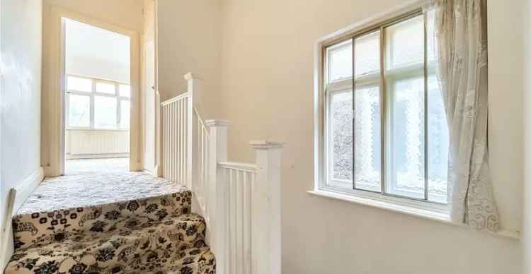 2 Bedroom Maisonette For Sale - Modernisation Needed