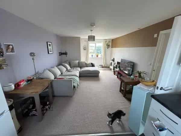 One Bed Maisonette Near Wellington Town Centre Pet-Friendly