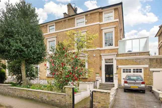 Flat to rent in Warwick Avenue, London W9