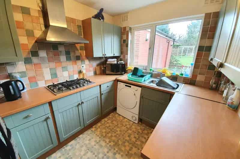 5 Bed 2 Bath House Fully Furnished Garage Parking