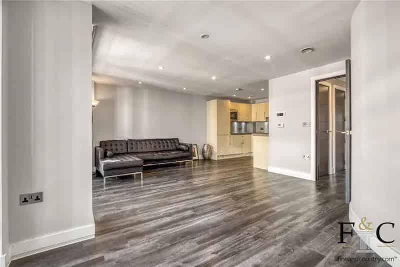 2-Bedroom Apartment for Sale Goswell Road London