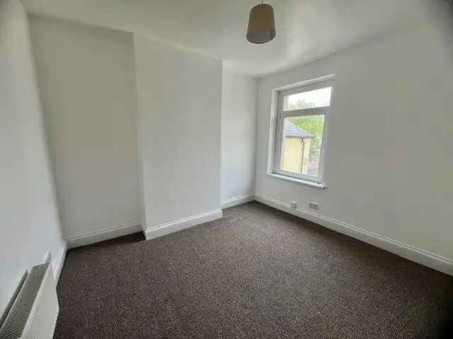 One Bedroom Apartment Grangetown Freshly Painted Available Now