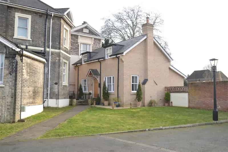 2 Bedroom Detached House for Sale in Chelmsford