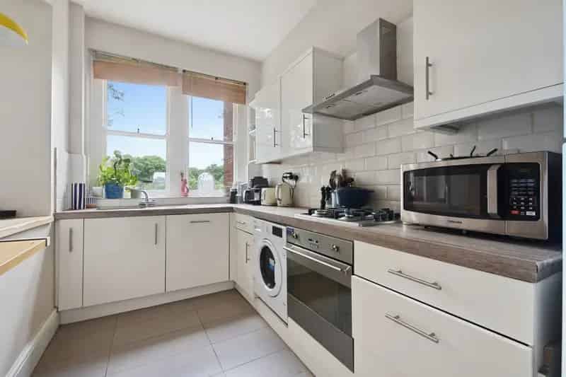 3 Bedroom Flat for Sale Near Park