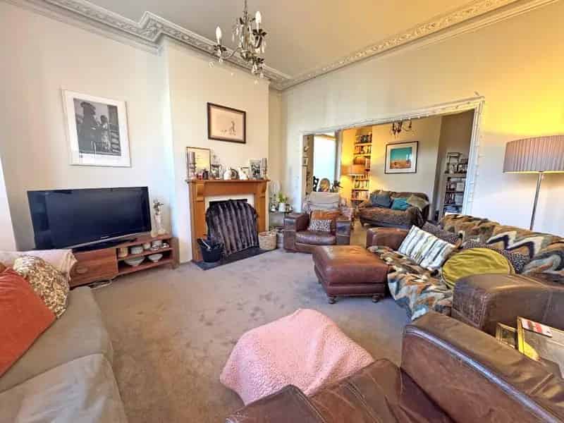 3 Bedroom Semi-Detached House for Sale in Preston Park