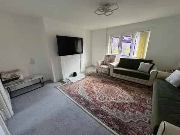 2 King Size Bedroom Maisonette Near Park and School