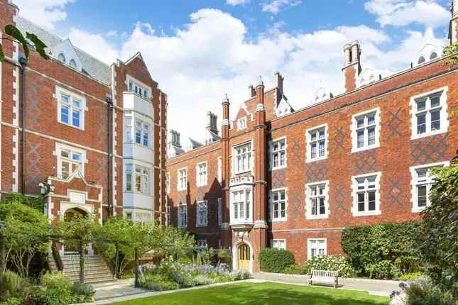 Luxury 2-Bed Flat for Sale in Fulham, London