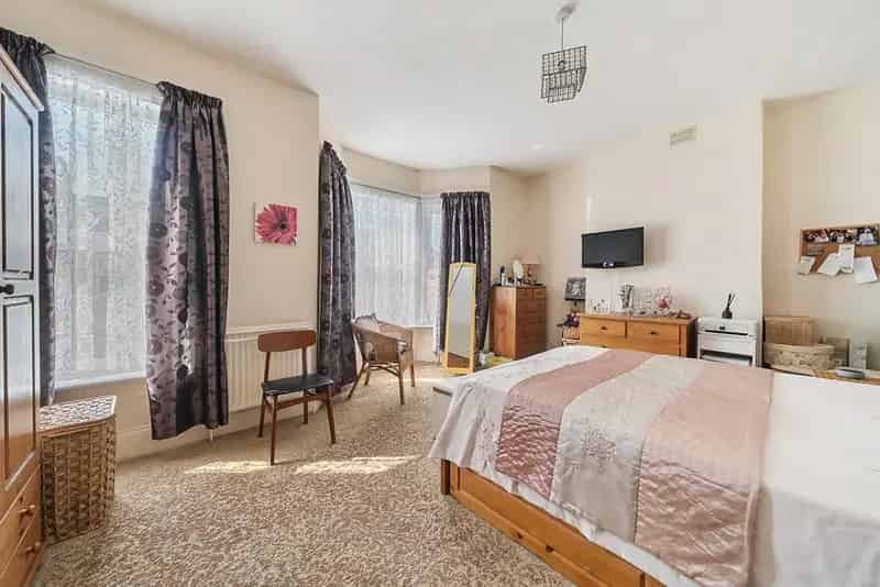 Four Bedroom Victorian Terrace House Chain Free Potential to Extend