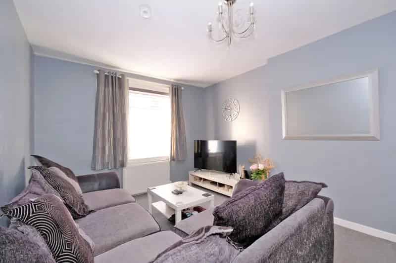 2 Bed Ground Floor Flat Hilton Area Garage Garden