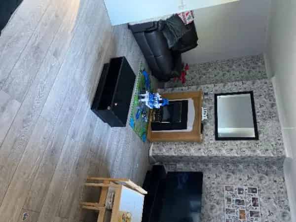 2 Bedroom House with Spacious Living Room and Ample Storage