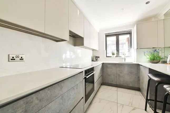 2 Bed Flat Short Let Kensington - Balcony, En-Suite, Lift