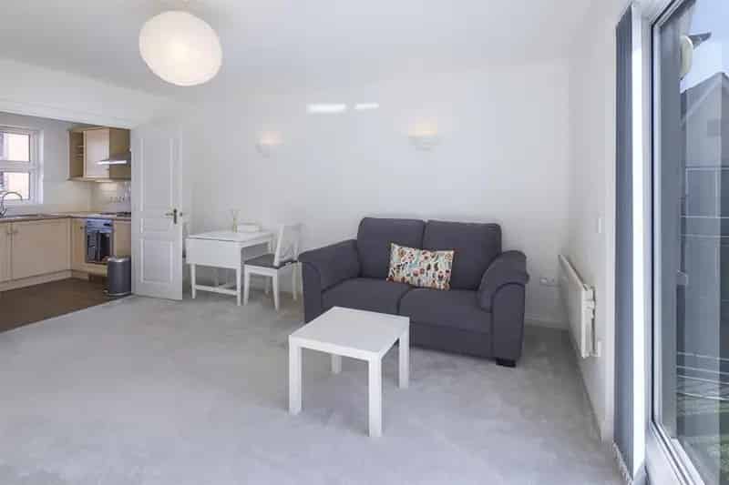 2 Bedroom Flat To Let Available August 1st