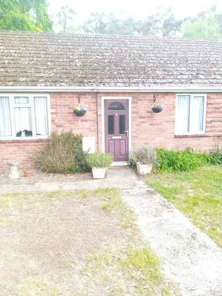 Bungalow For Rent in East Hampshire, England