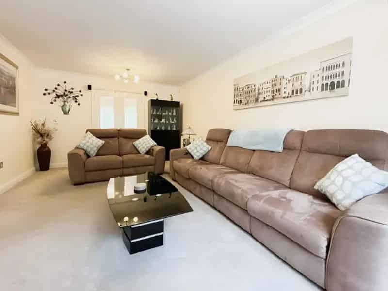 6 Bedroom Detached House For Sale Near Park Farm Academy