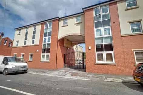 1 Bedroom Flat 37m² Leeds Town Street Stylish Apartment