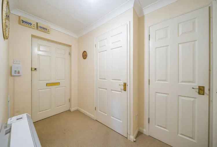 1 Bedroom Ground Floor Apartment near Wallington High Street